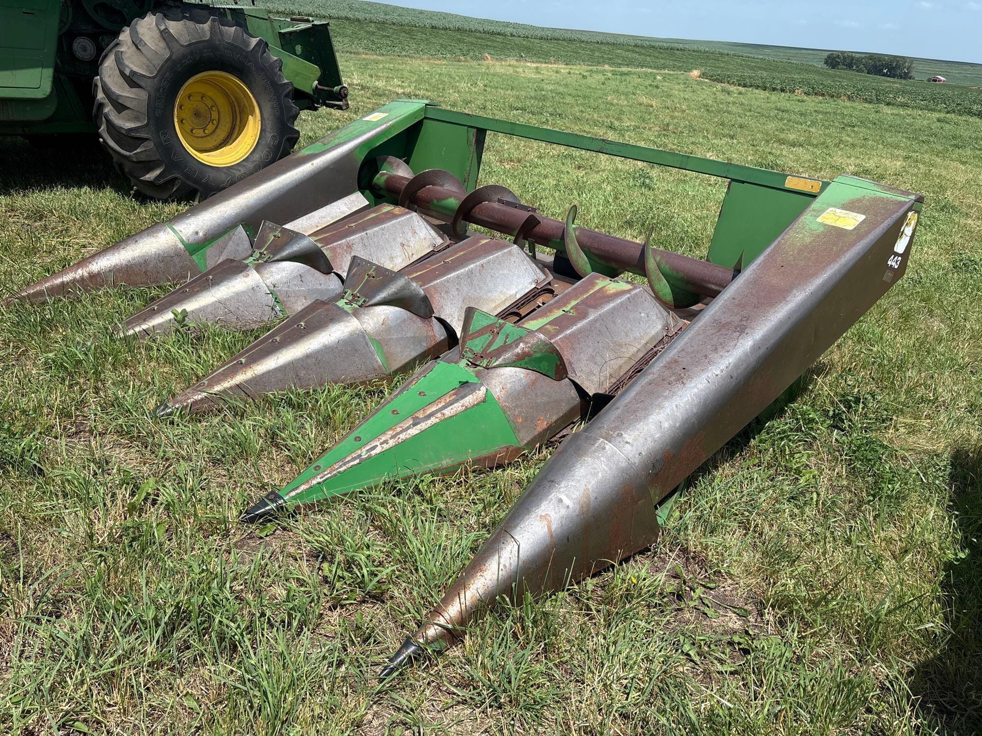 John Deere 443 Equipment Image0