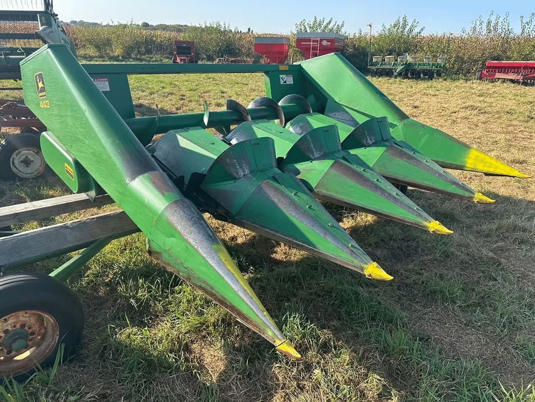 Image of John Deere 443 Image 1