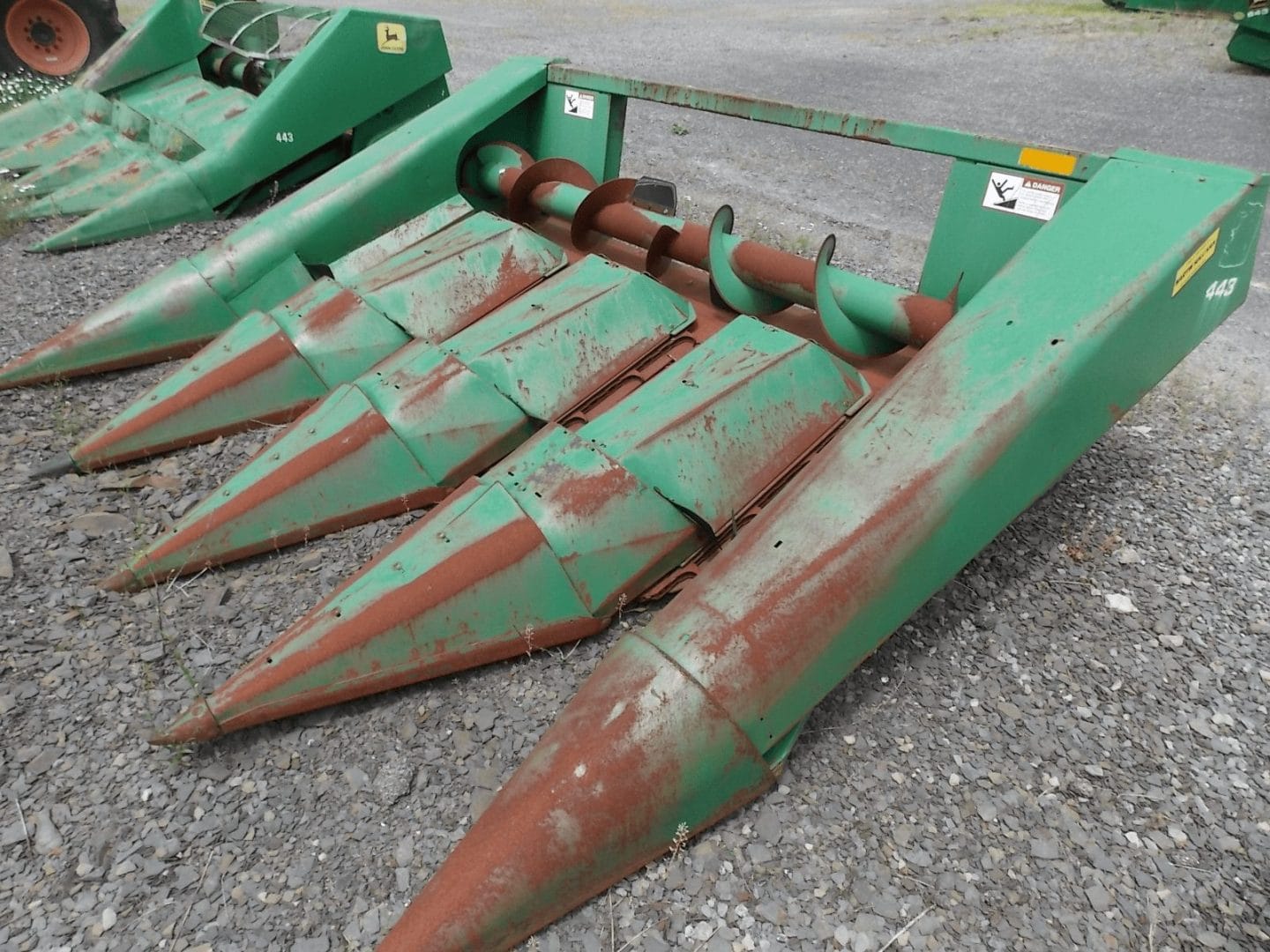 John Deere 443 Equipment Image0