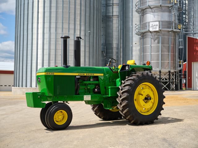Image of John Deere 4430 equipment image 1