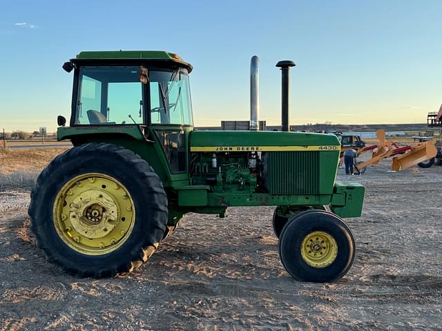 Image of John Deere 4430 equipment image 3