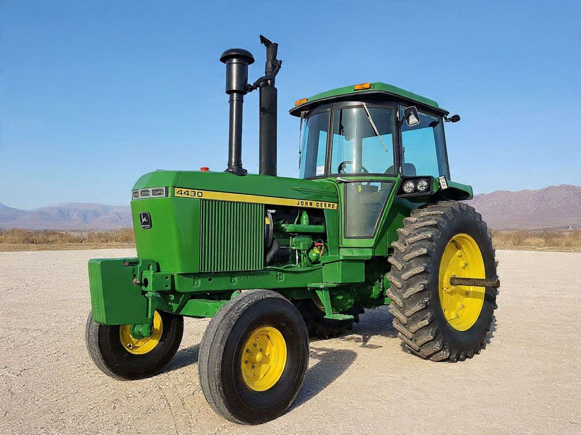 John Deere 4430 Equipment Image0