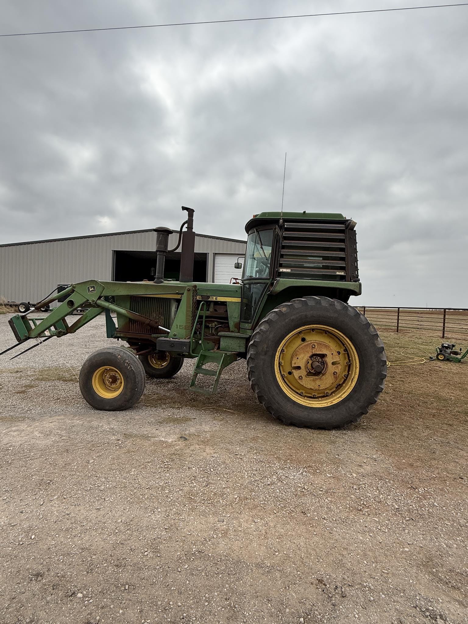 John Deere 4430 Equipment Image0