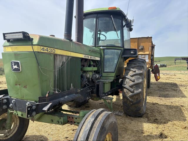 Image of John Deere 4430 equipment image 4
