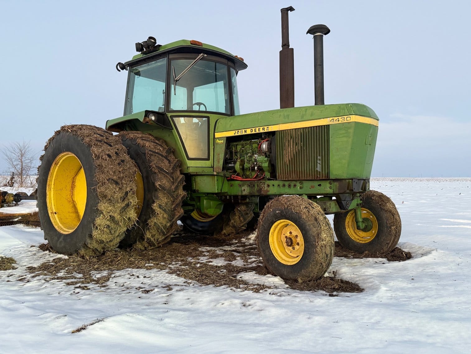 John Deere 4430 Equipment Image0