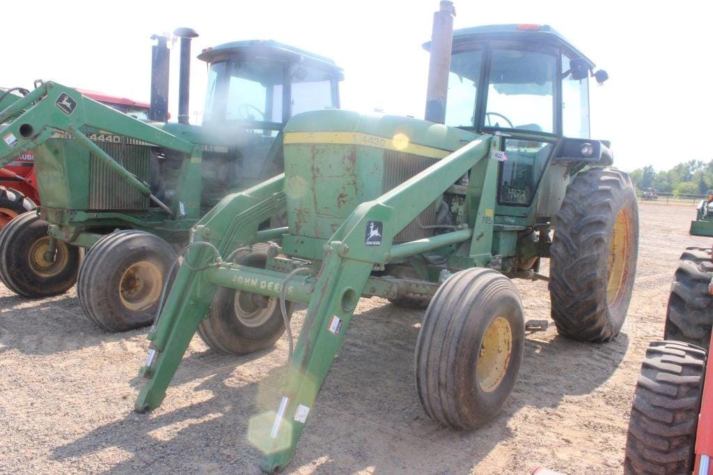 John Deere 4430 Equipment Image0