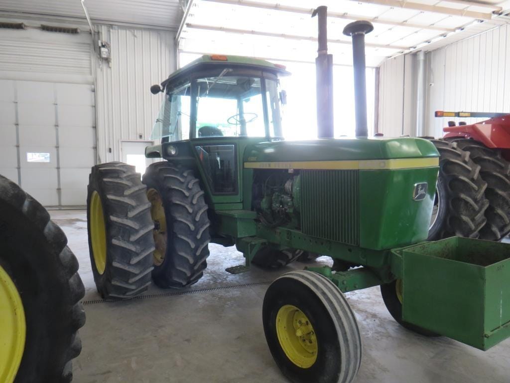 John Deere 4430 Equipment Image0