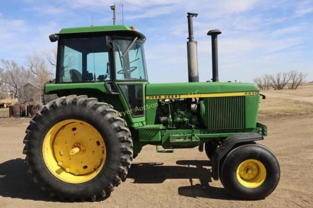 John Deere 4430 Equipment Image0