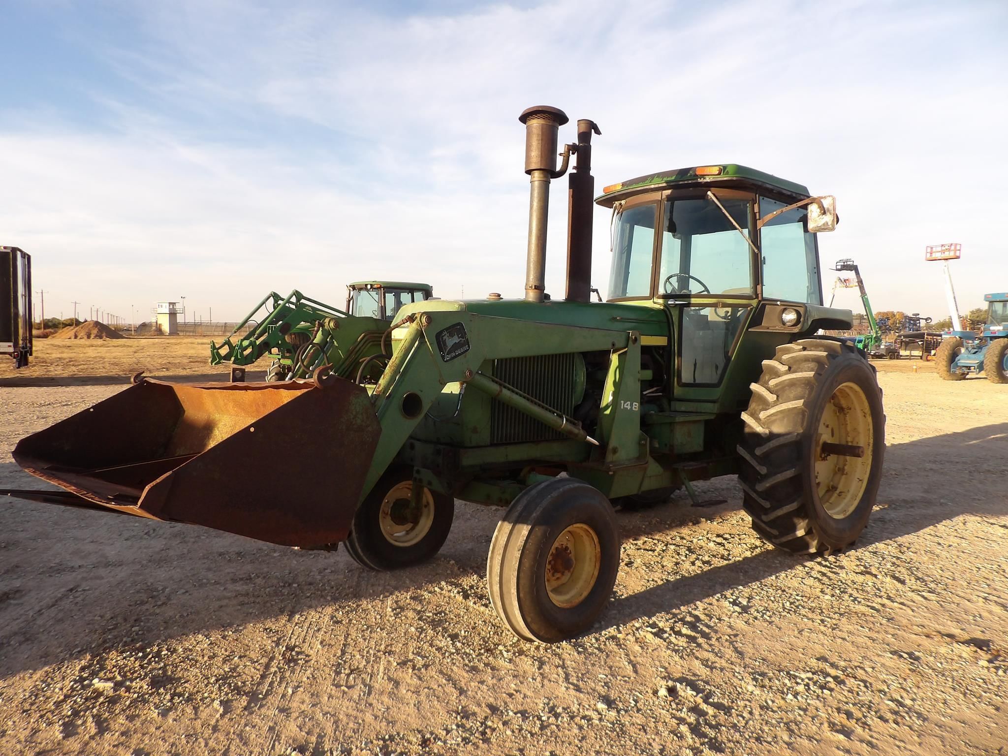 John Deere 4430 Equipment Image0