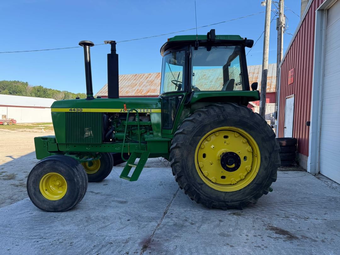 Image of John Deere 4430 Primary image