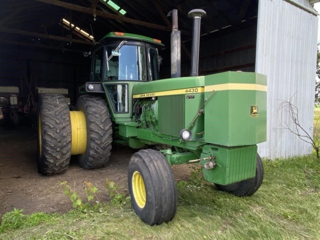 John Deere 4430 Equipment Image0
