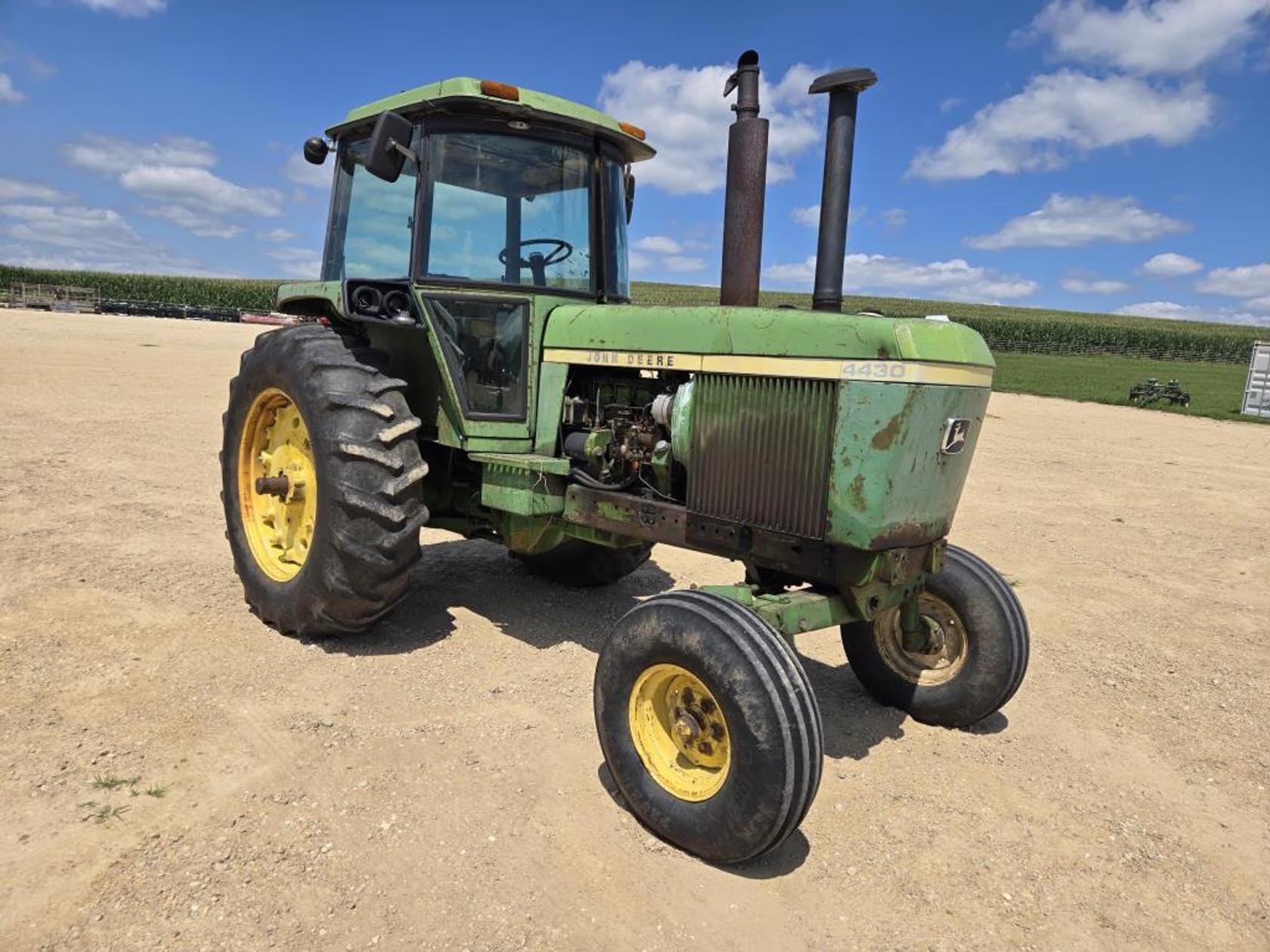 John Deere 4430 Equipment Image0