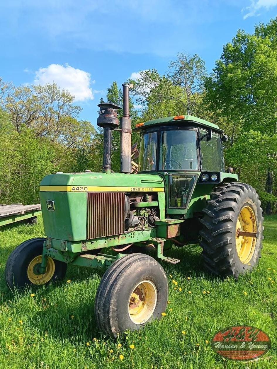 John Deere 4430 Equipment Image0
