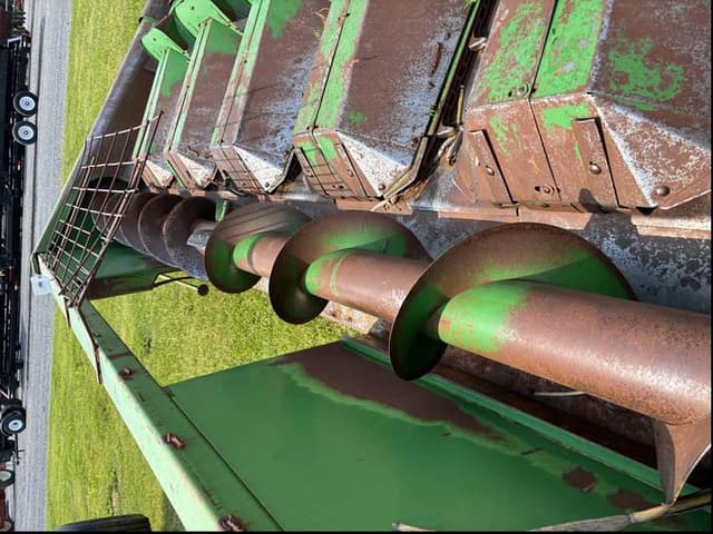 Image of John Deere 444 equipment image 4