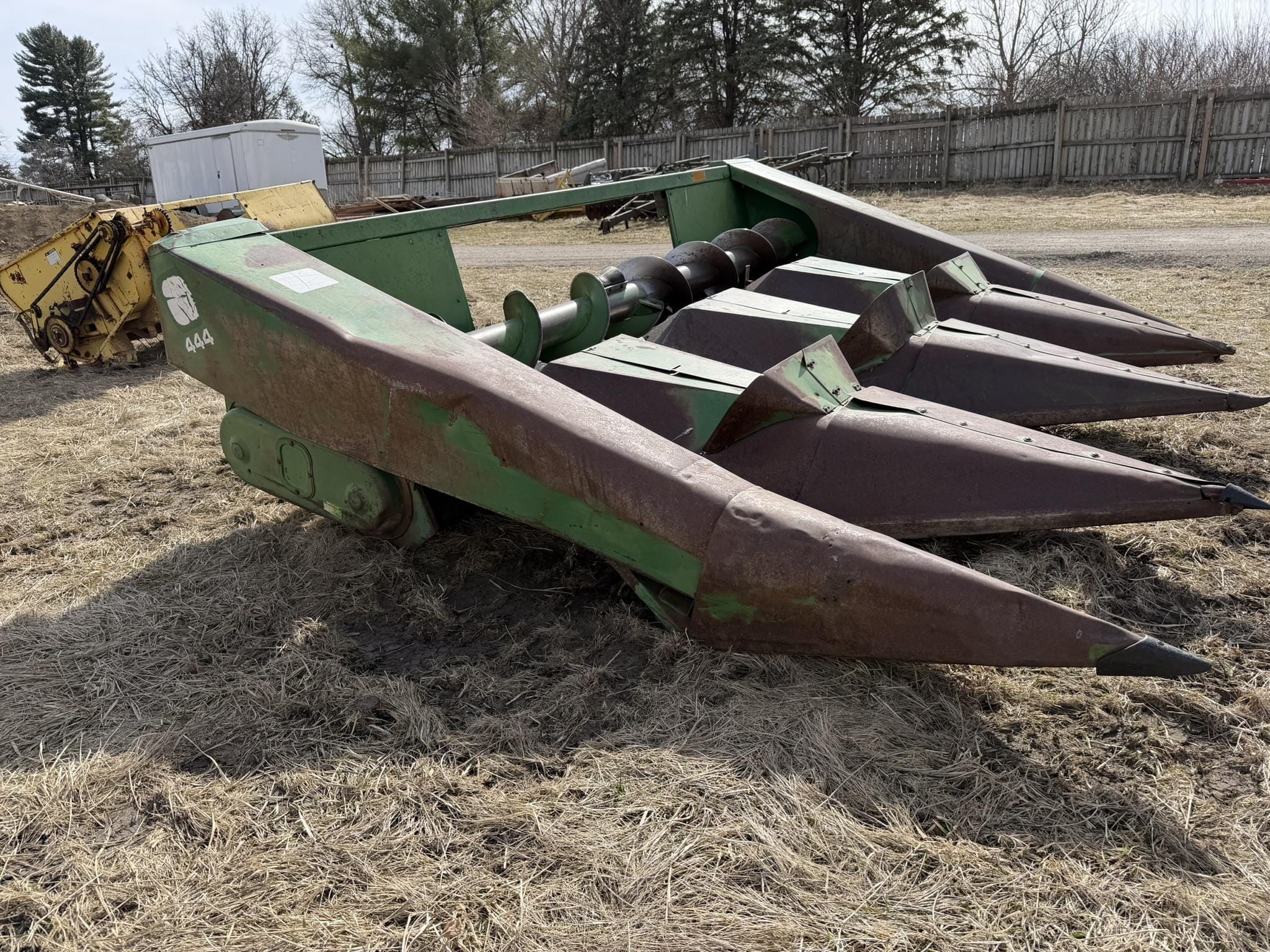 John Deere 444 Equipment Image0