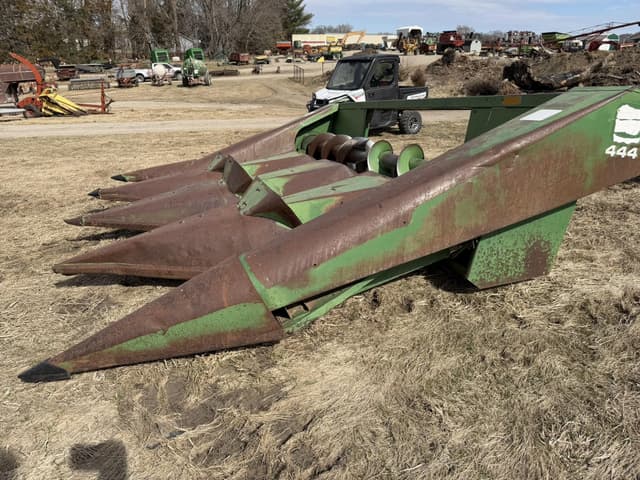 Image of John Deere 444 equipment image 4