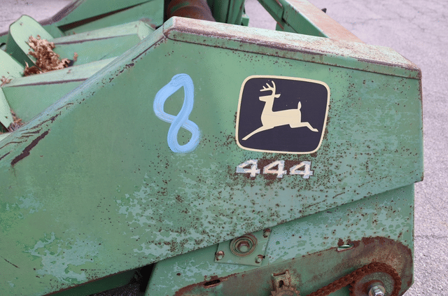 Image of John Deere 444 equipment image 4