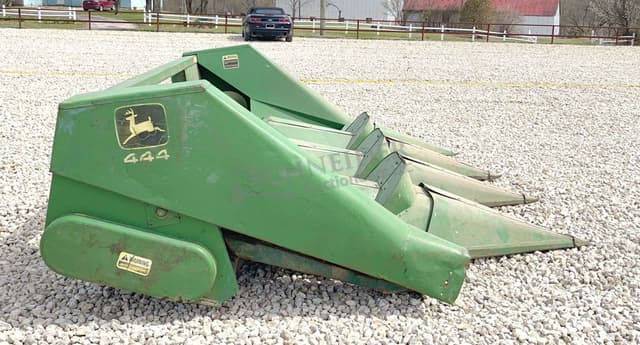 Image of John Deere 444 equipment image 2