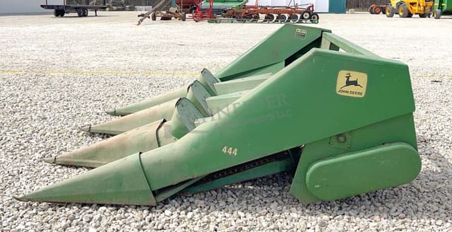 Image of John Deere 444 equipment image 3
