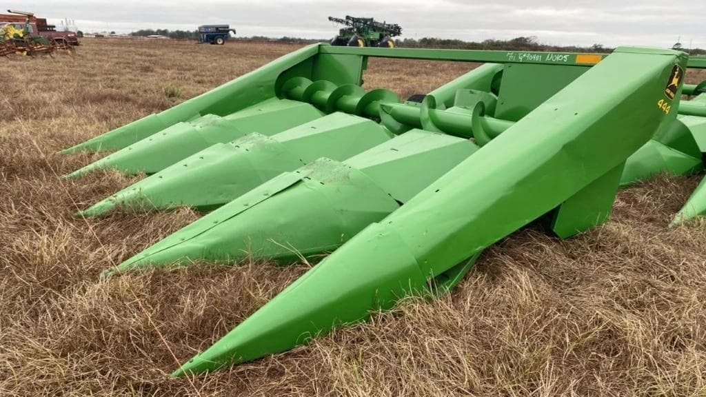 Image of John Deere 444 Primary image