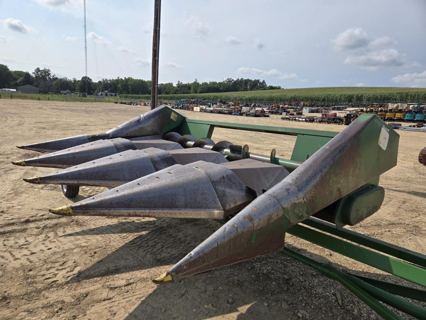 John Deere 444 Equipment Image0