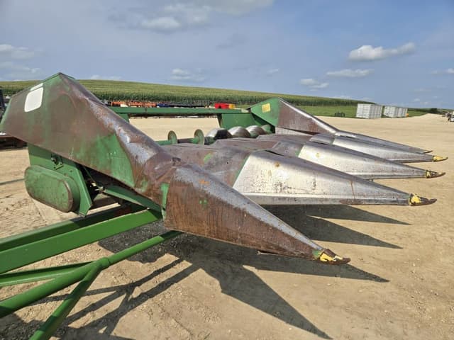 Image of John Deere 444 equipment image 1