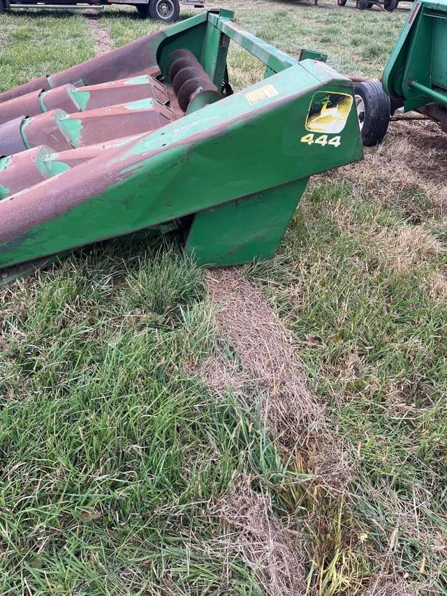 Image of John Deere 444 equipment image 4