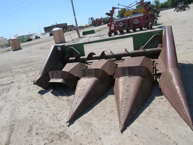 Image of John Deere 444 equipment image 1