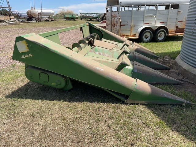 Image of John Deere 444 equipment image 1