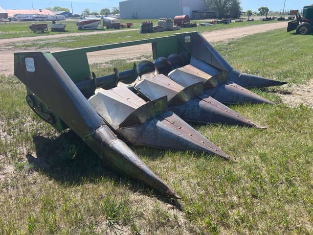 Image of John Deere 444 equipment image 3