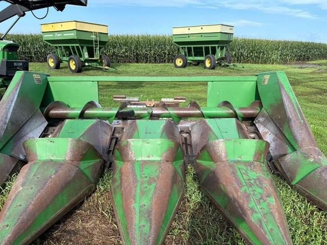 Image of John Deere 444 equipment image 4