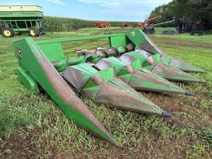 John Deere 444 Image