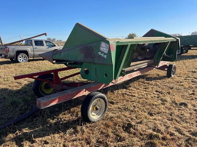 Image of John Deere 444 equipment image 2