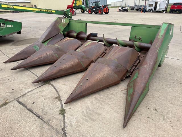 Image of John Deere 444 equipment image 2