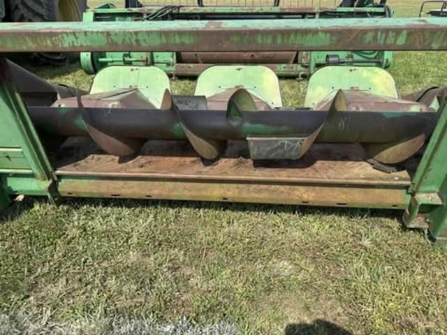 Image of John Deere 444 equipment image 4