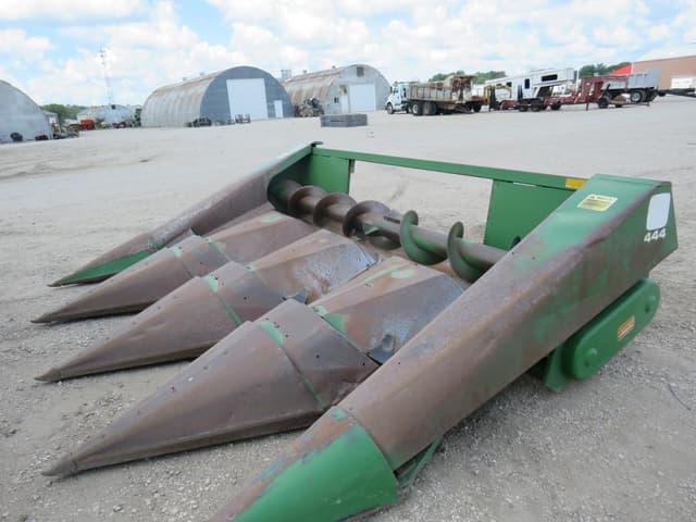 Image of John Deere 444 equipment image 3