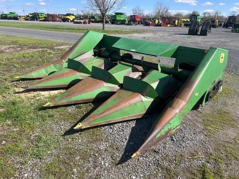 John Deere 444 Equipment Image0