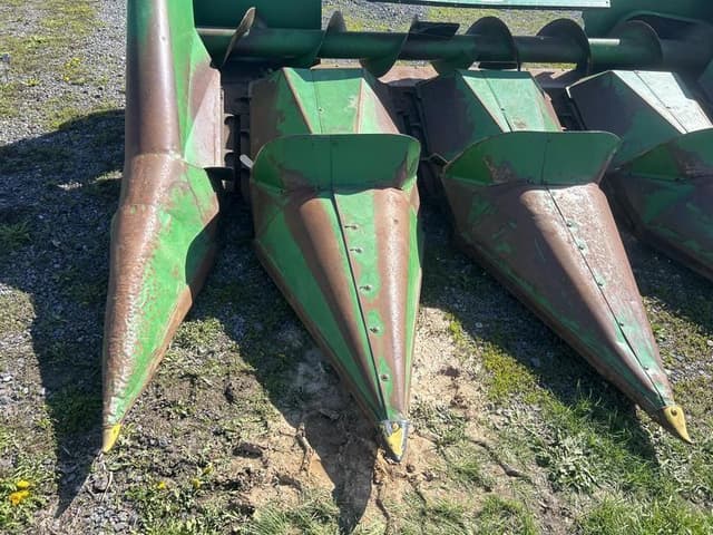 Image of John Deere 444 equipment image 4