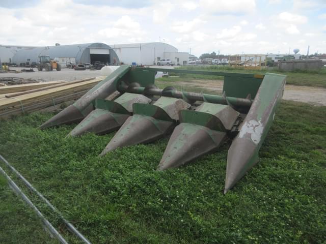 Image of John Deere 444 equipment image 2