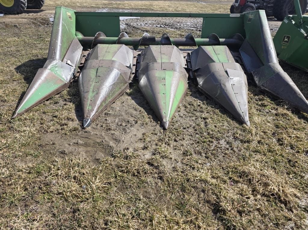 John Deere 444 Equipment Image0