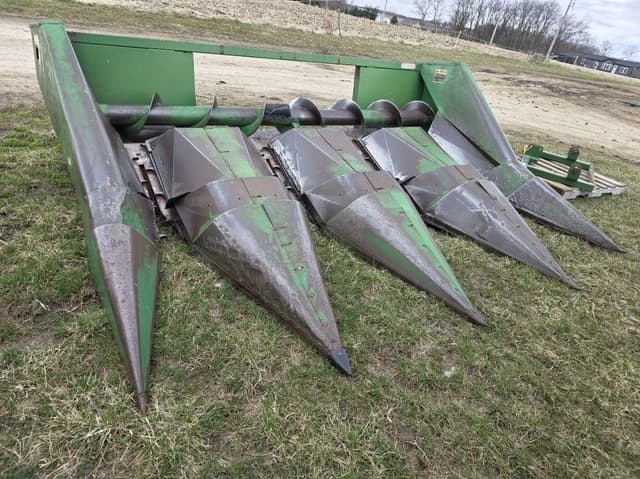 Image of John Deere 444 equipment image 4