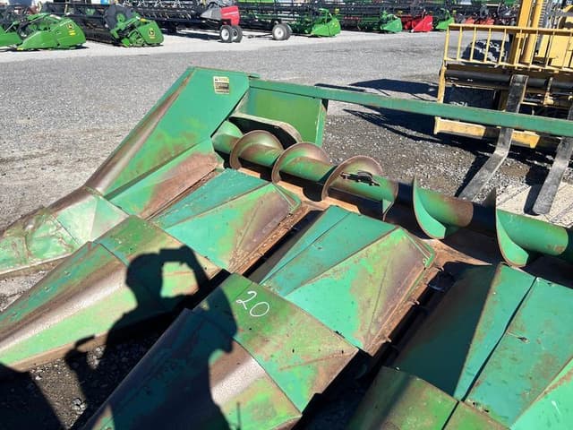 Image of John Deere 444 equipment image 3