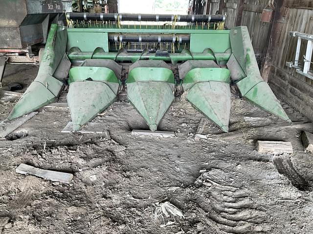 Image of John Deere 444 equipment image 1