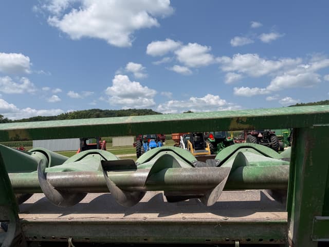 Image of John Deere 444 equipment image 3
