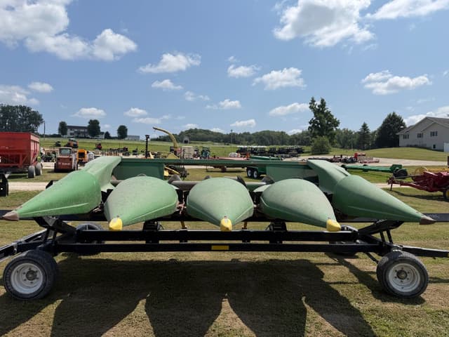 Image of John Deere 444 equipment image 1