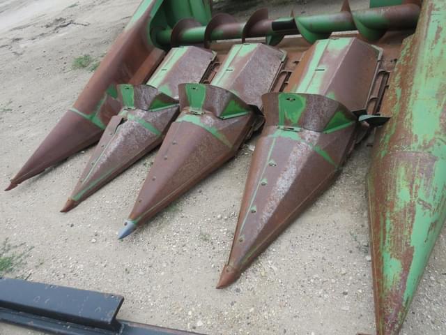 Image of John Deere 444 equipment image 3