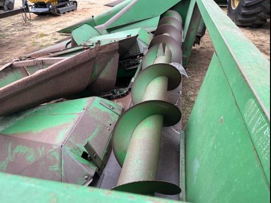 Image of John Deere 444 equipment image 3