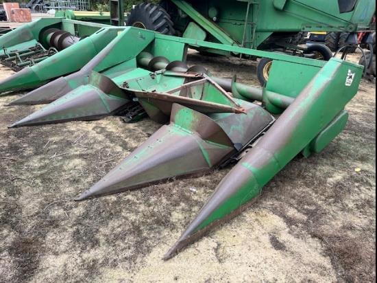 Image of John Deere 444 equipment image 1