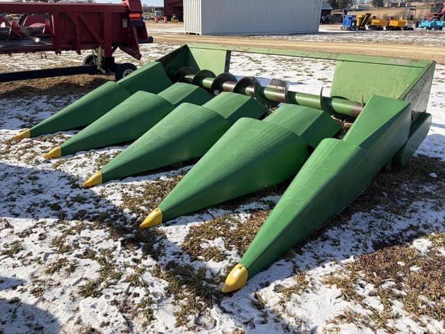 Image of John Deere 444 equipment image 1