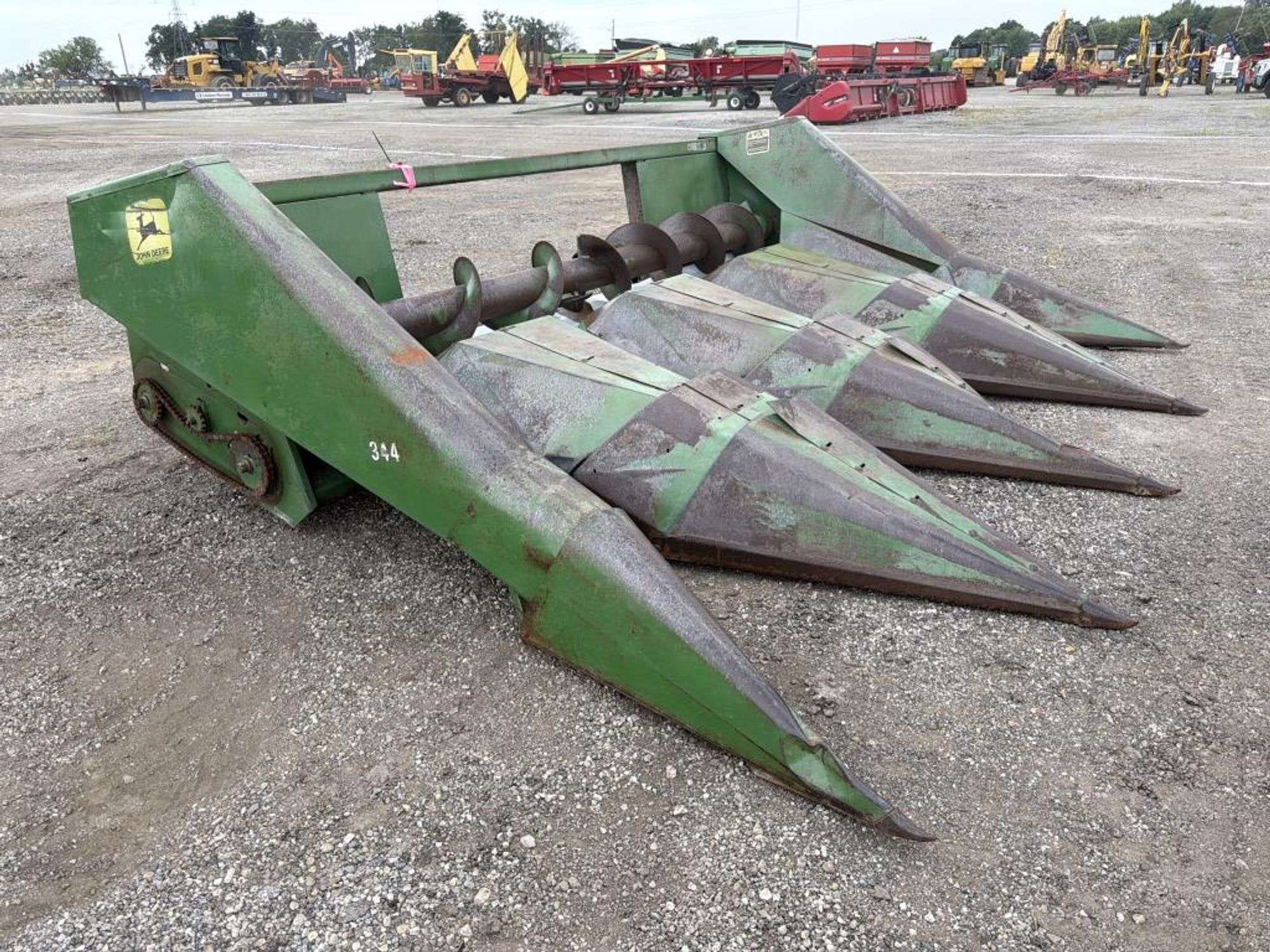 John Deere 444 Equipment Image0